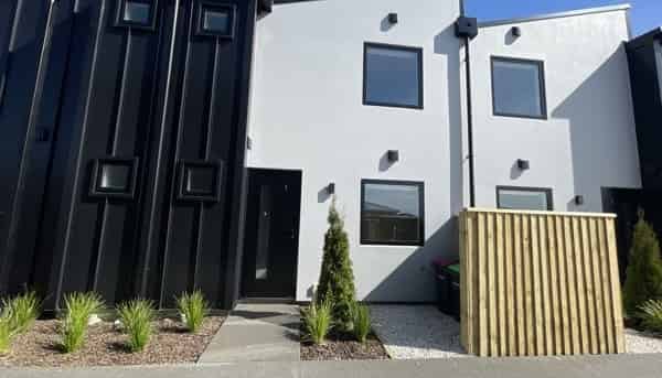 2/9 Marcroft St, Woolston
