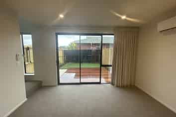 2/9 Marcroft St, Woolston