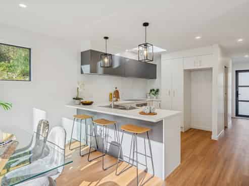 8/60 Akatarawa Road, Brown Owl