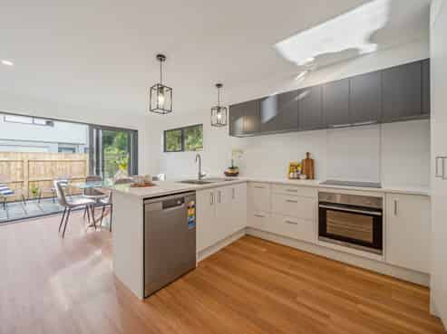 8/60 Akatarawa Road, Brown Owl