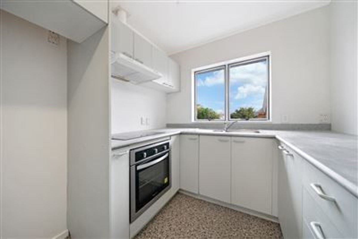Spacious Two Bedroom House on Central Park Drive ! - Mehr