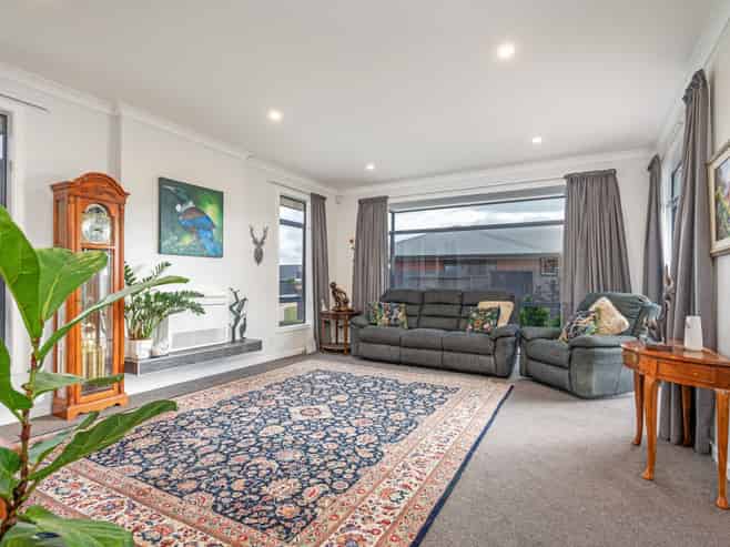 8 Crabapple Close, Milson