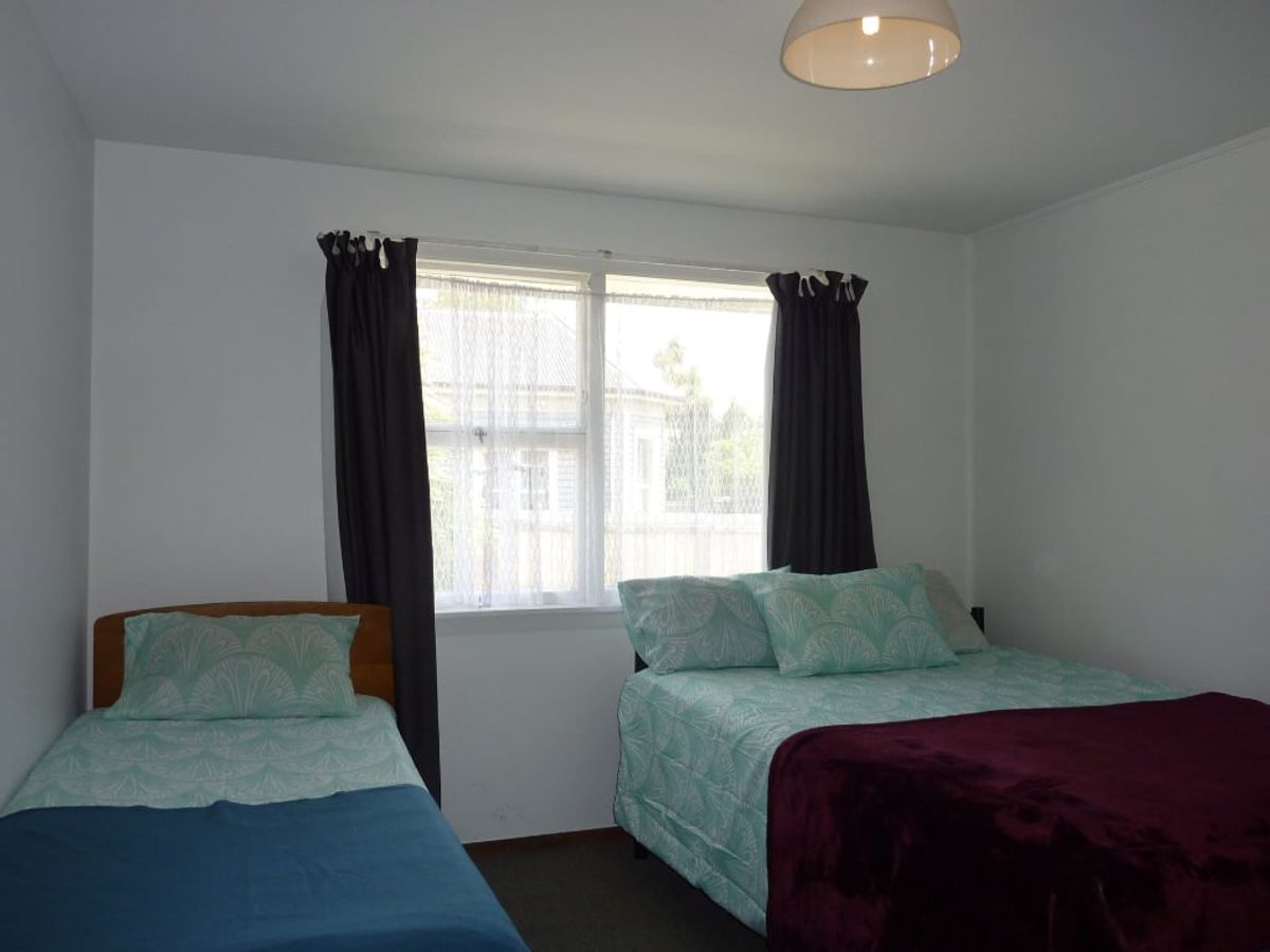 Sunny Two Bedroom Unit - Mehr