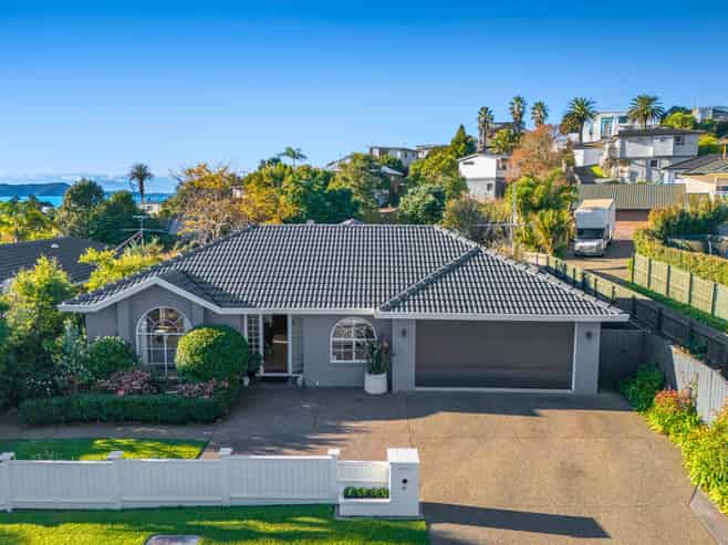 19 Esther Place, Red Beach