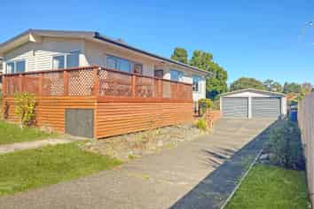 69 Harrington Road, Henderson