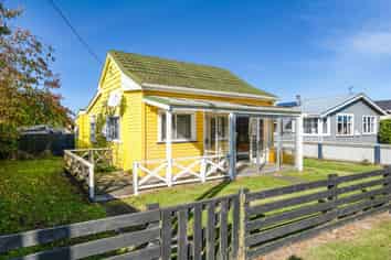 82 Railway Street, Eltham