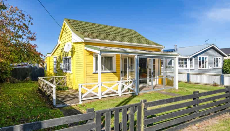 82 Railway Street, Eltham