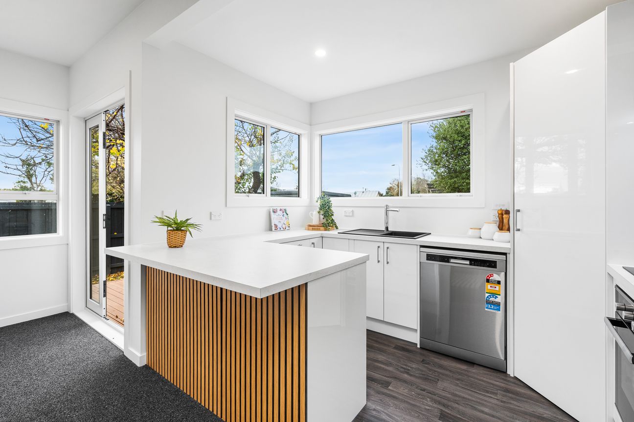 Don't Blink - You'll Miss This Renovated Beauty! - Widok 3