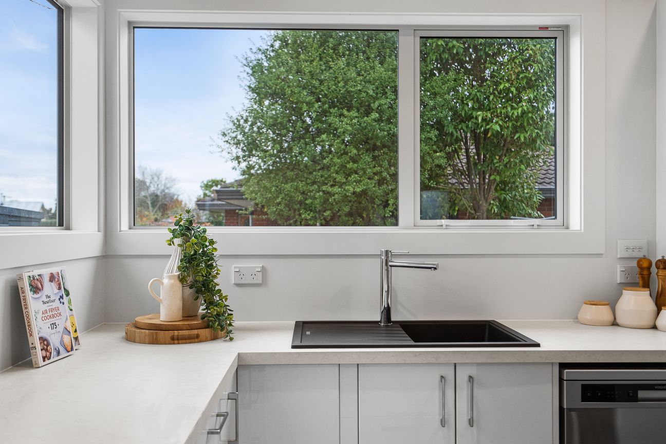 Don't Blink - You'll Miss This Renovated Beauty! - Widok 5