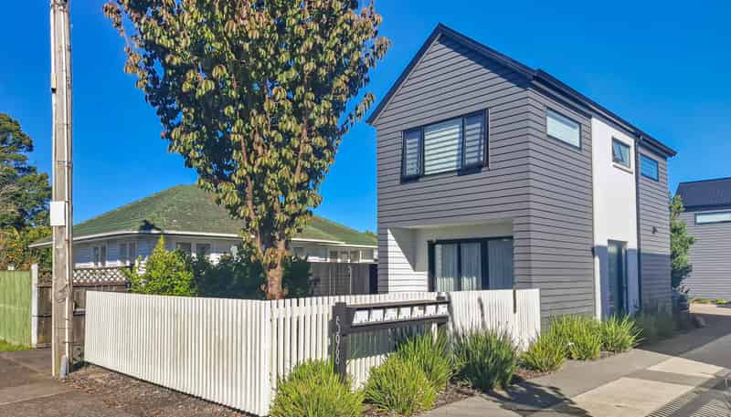 2/598 Te Atatu Road, Te Atatu Peninsula