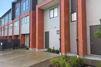 11 Waipuhinui Way, Wiri