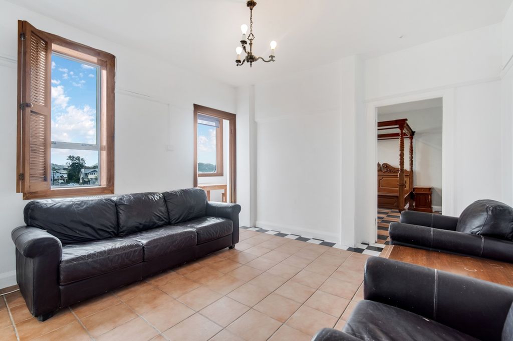 CHARMING APARTMENT IN THE CBD! 2