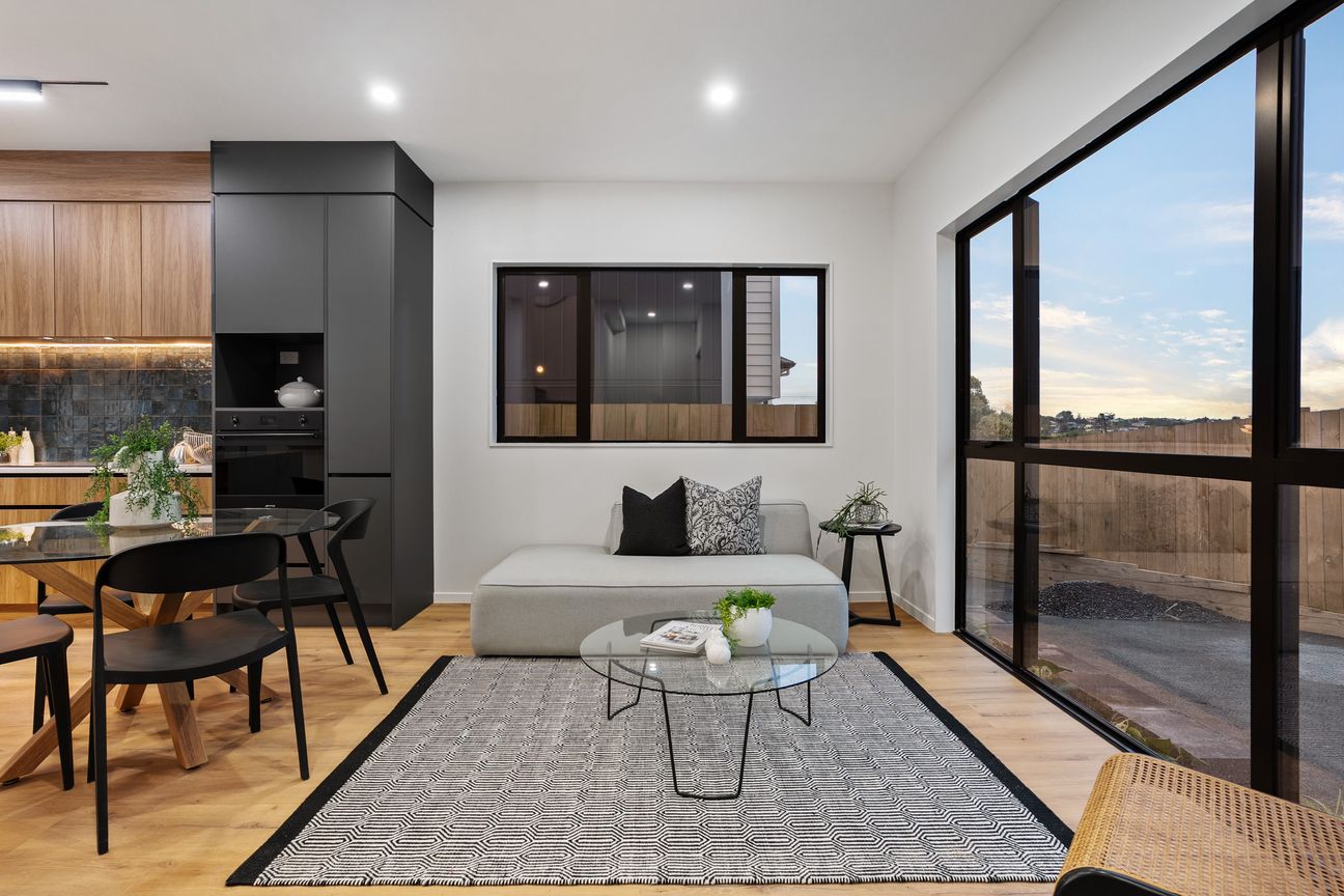 Brand New Contemporary Comfort - Meer