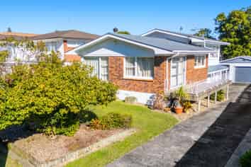 75 Lawrence Crescent, Hillpark