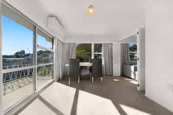 75 Lawrence Crescent, Hillpark