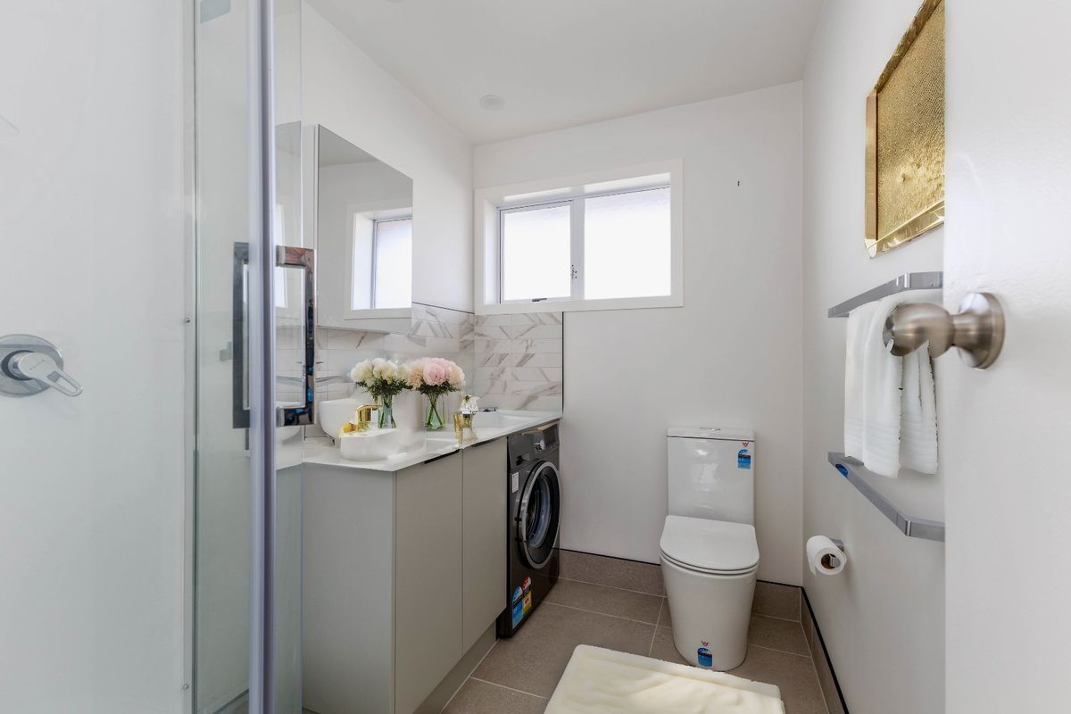 Refurbished two bedroom Onehunga mall unit. - Widok 6