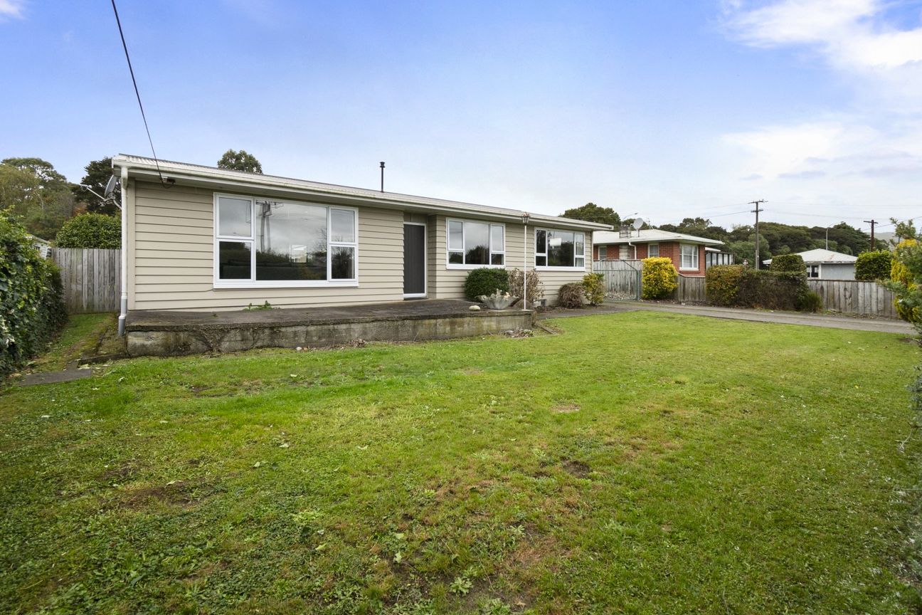 Great house, sleepout and great garaging! - Vista 6
