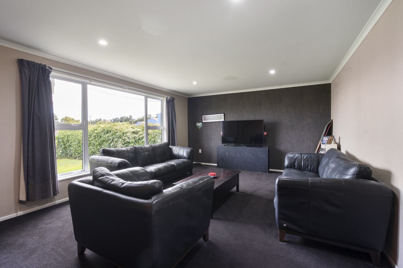 Great house, sleepout and great garaging! - Altro