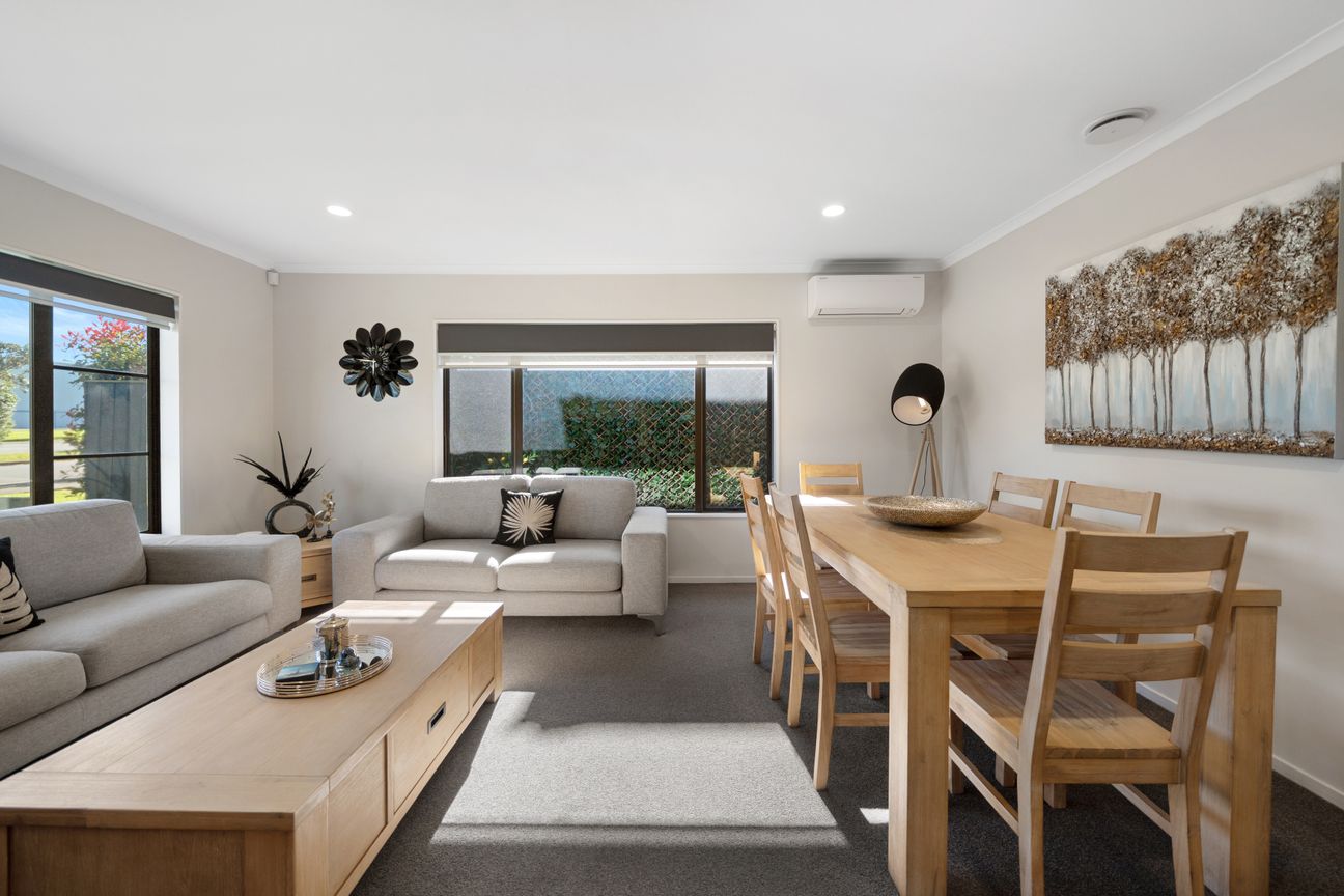 Owners Downsizing! Get In Quick !! - Vista 6
