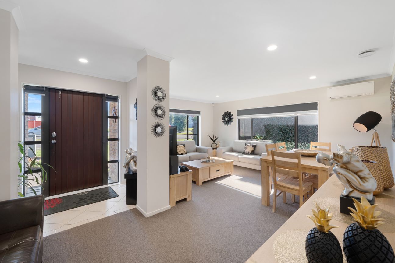 Owners Downsizing! Get In Quick !! - Vista 5