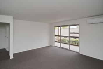 2/11 Winchester Street, Merivale