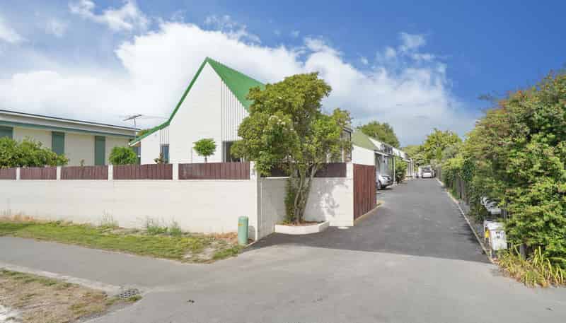 2/11 Winchester Street, Merivale