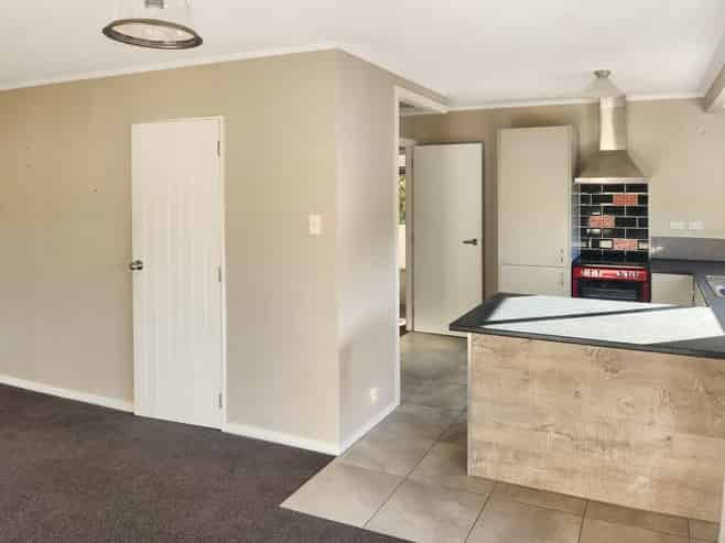 16 Crystal Grove, Birchville