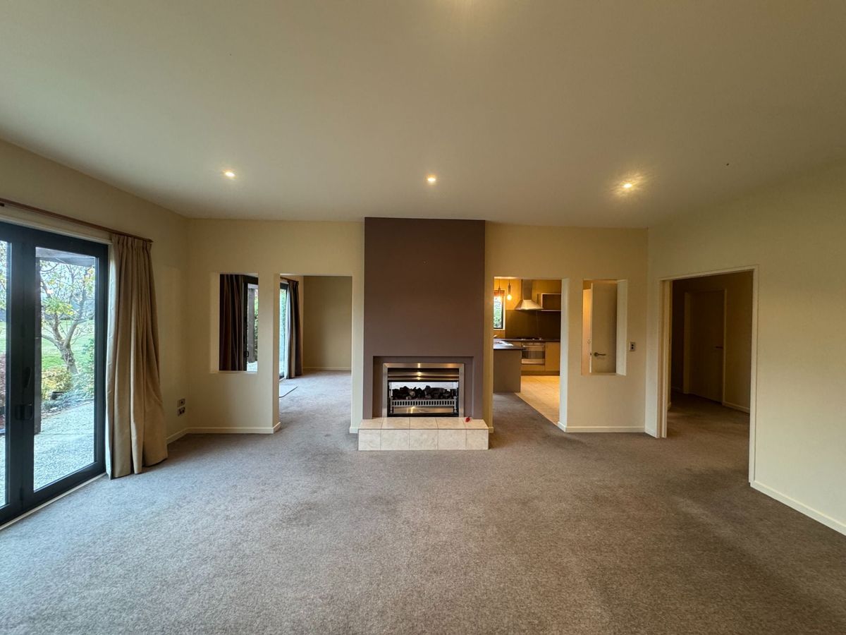 Spacious home on Villa Lane - Ansicht 5