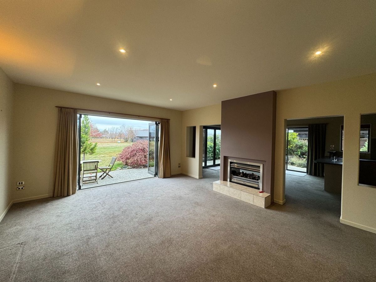 Spacious home on Villa Lane - Ansicht 6