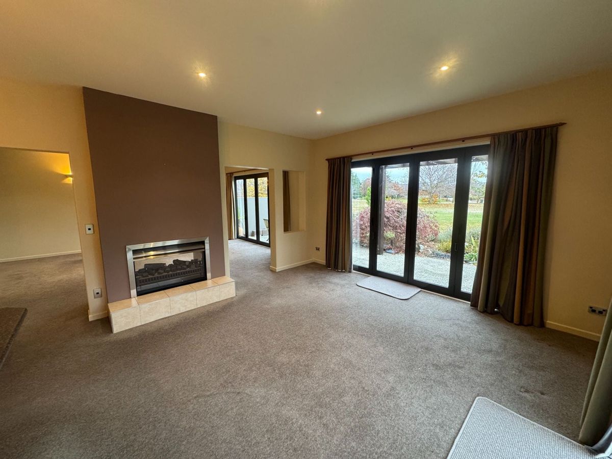 Spacious home on Villa Lane - Ansicht 4