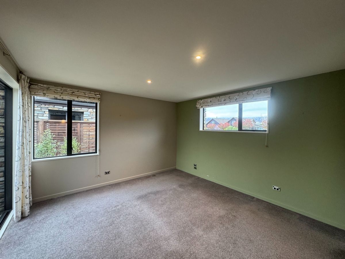 Spacious home on Villa Lane - Mehr
