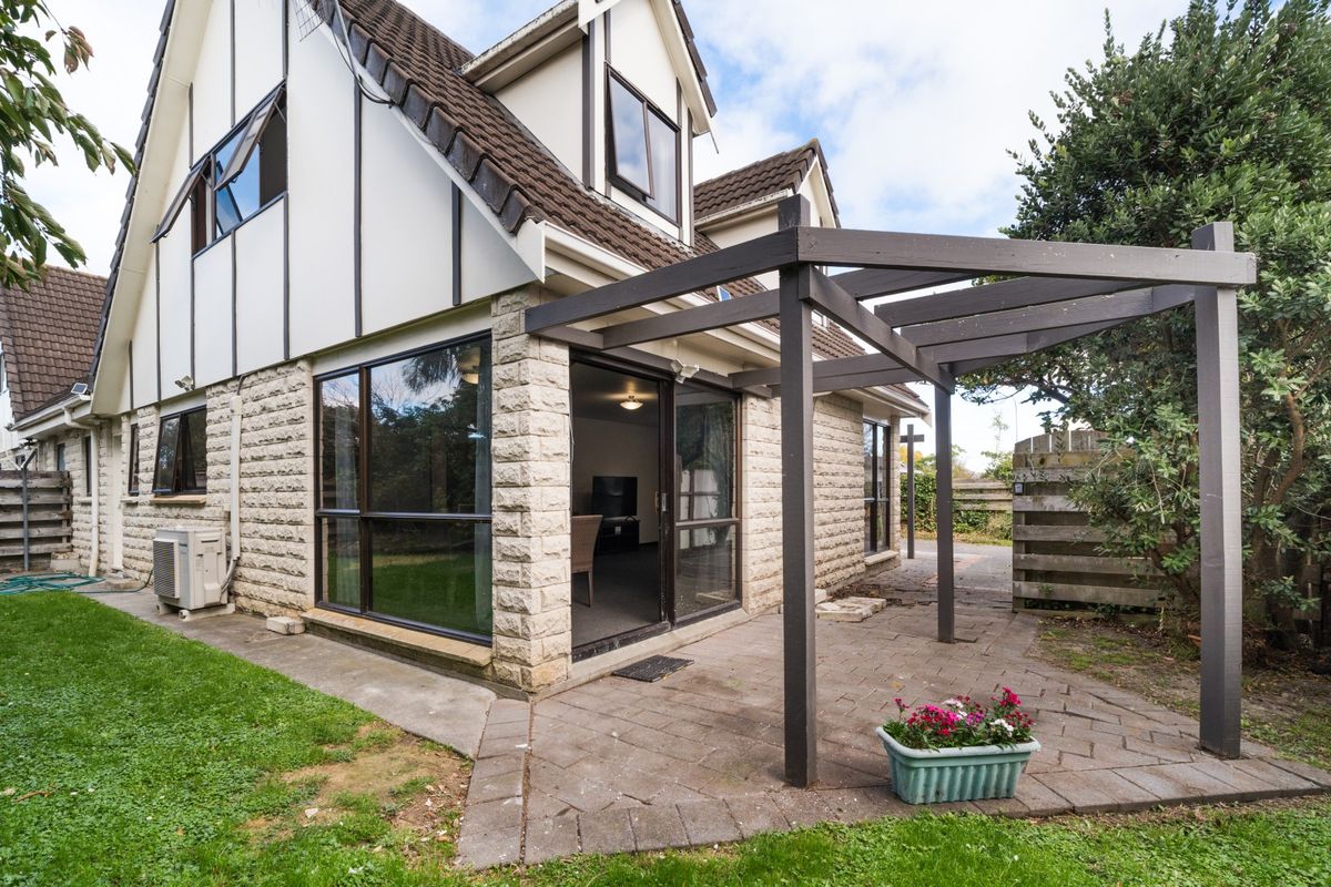 Big home. Big opportunity., Milson