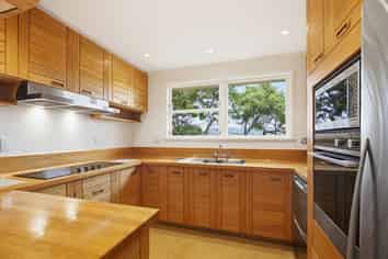 98 Severn Street, Island Bay
