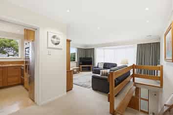98 Severn Street, Island Bay