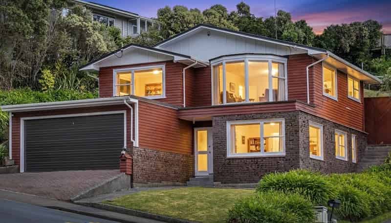 98 Severn Street, Island Bay