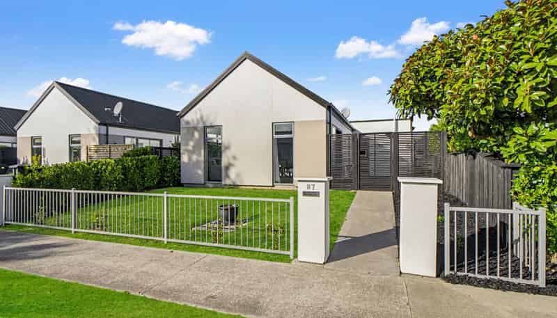 87 Mary Ellen Street, Pegasus