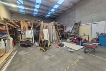 Great mix of Warehouse and Office