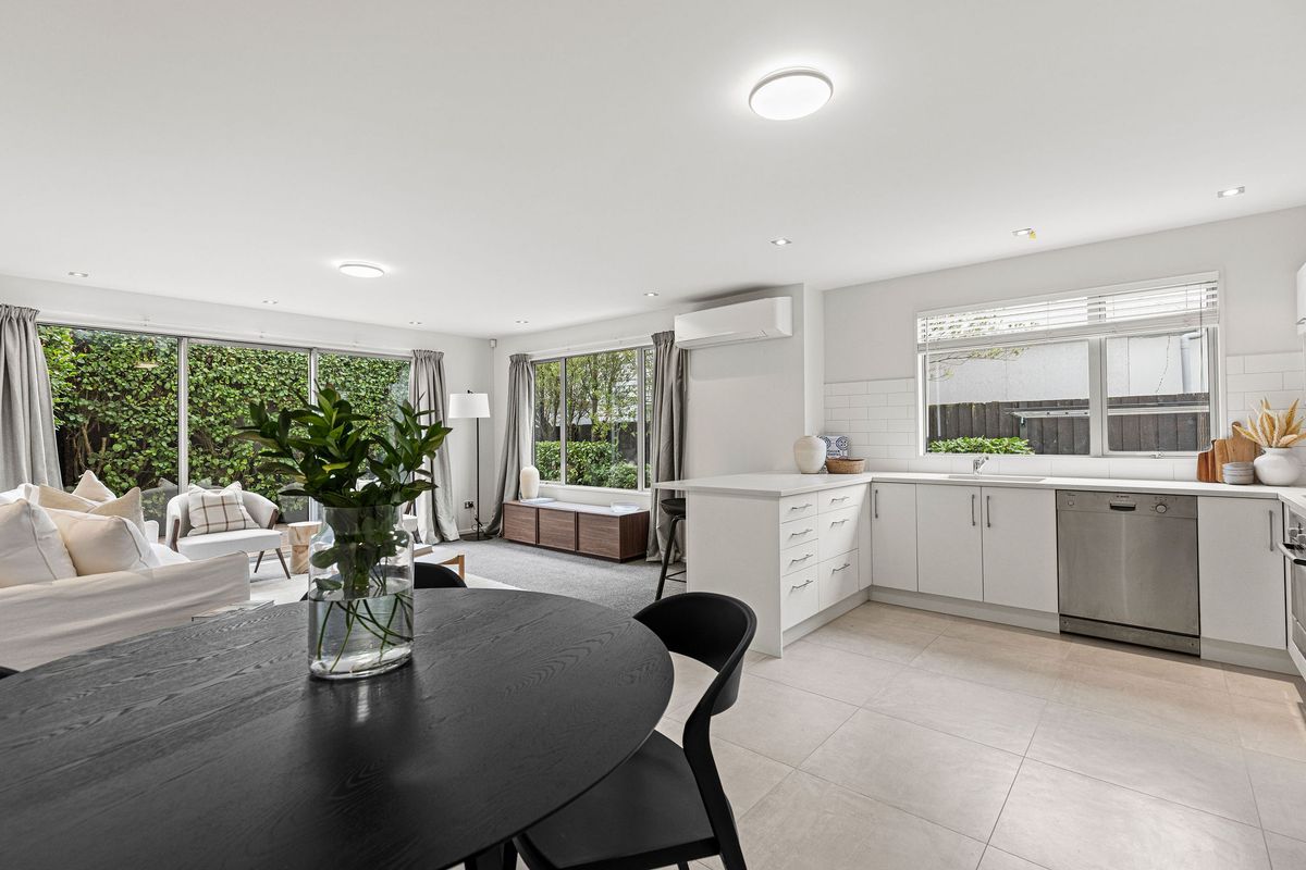Executive Rare Townhouse with Double Garage - Ansicht 5