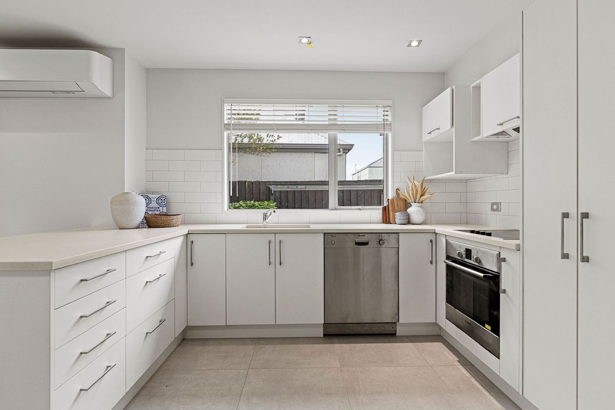 Executive Rare Townhouse with Double Garage - Ansicht 6