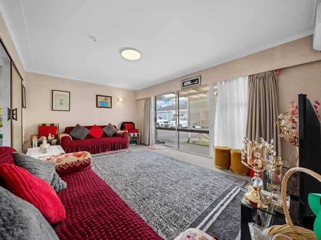 2/105 Coronation Road, Papatoetoe