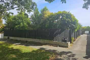 19 Salford Avenue, Redwood