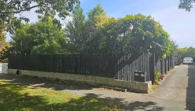 19 Salford Avenue, Redwood