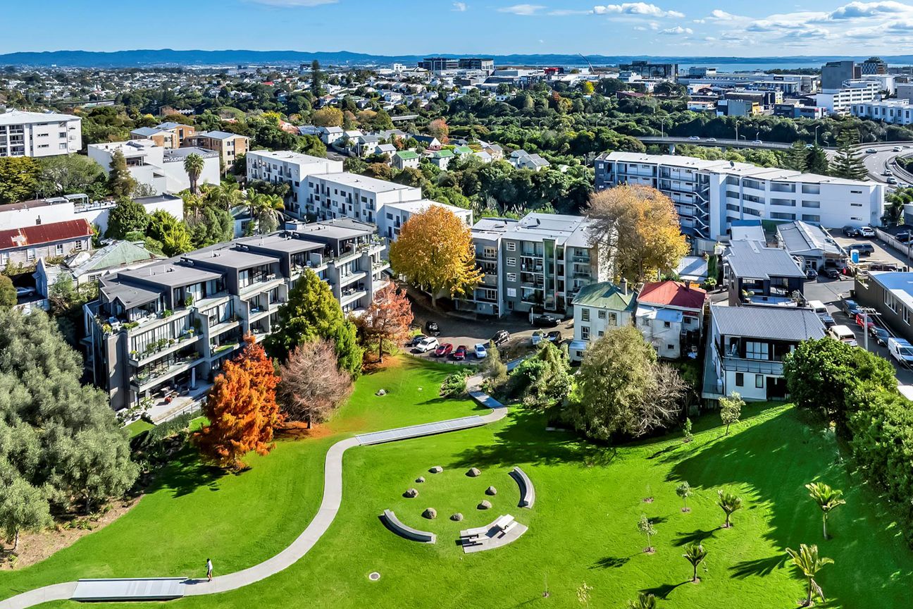 RESIDENTIAL INVESTMENT - Więcej