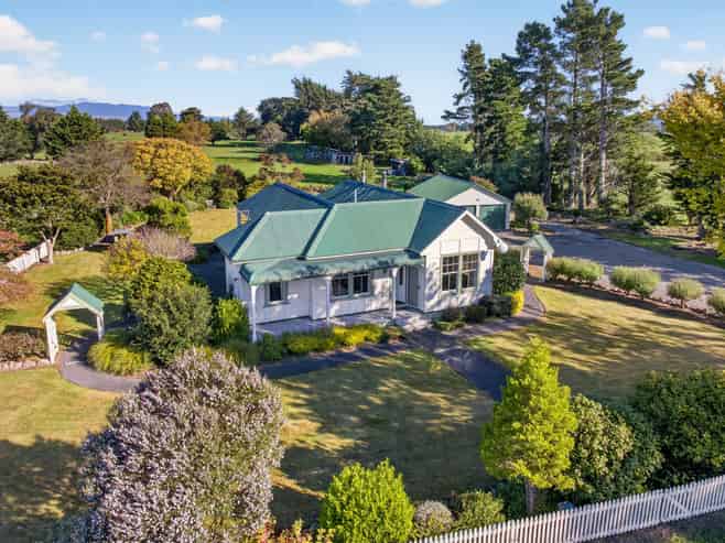 52 Longwood East Road, Featherston