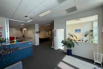 Office/Showroom Space with Everything You Need