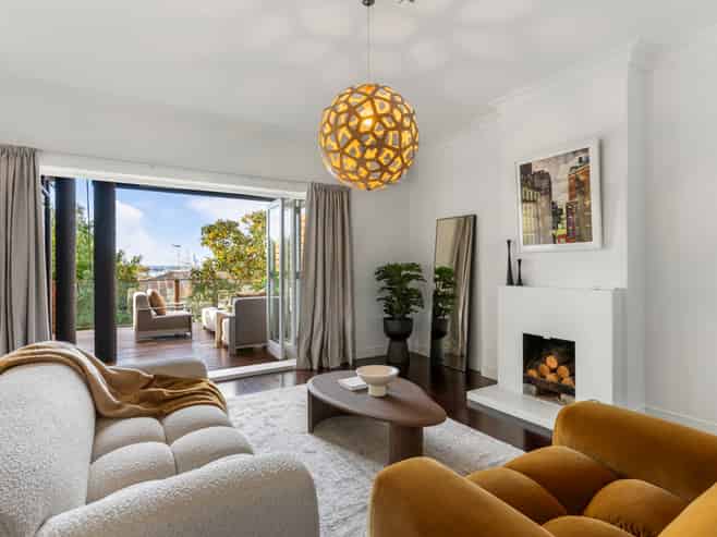 2/10 St Georges Bay Road, Parnell