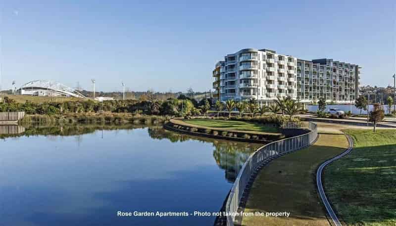 102/1 Rose Garden Lane, Albany