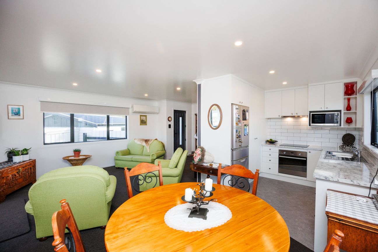 Motorhome Shed plus Superb Home | Two Titles - Mehr