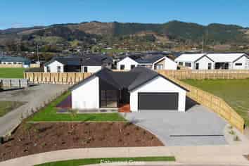 21 Greenway Crescent, Richmond