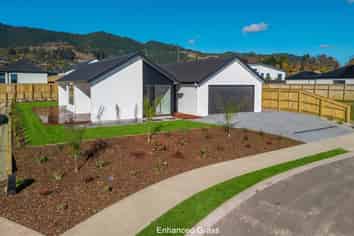 21 Greenway Crescent, Richmond
